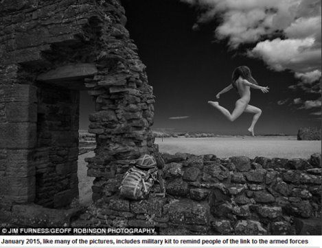 有时还必须忍受寒冷的天气，甚至有气温仅零下4度，拍摄过程相当辛苦费力