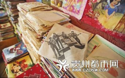 科扎科娃与她收藏的餐巾。