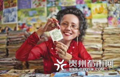 科扎科娃与她收藏的餐巾。