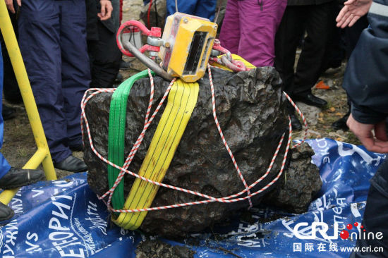 俄罗斯打捞出570公斤陨石残体 