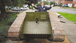 英国军迷花数万欧元购买“百岁坦克”