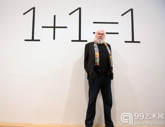艺术家约翰·巴尔代萨里的44幅画在莫斯科当代艺术双年展的联合展览上展出。