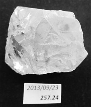 加拿大卢卡拉钻石公司日前宣布，这家企业在博茨瓦纳中部的卡洛维钻石矿发现一颗257克拉的毛钻