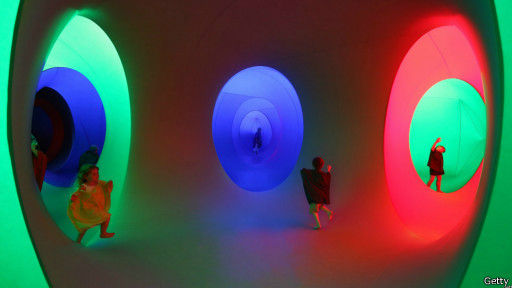 英国大大小小的博物馆数不胜数，经济不景气时，最受打击的是那些以私人慈善捐助为主要经费来源的小展馆。