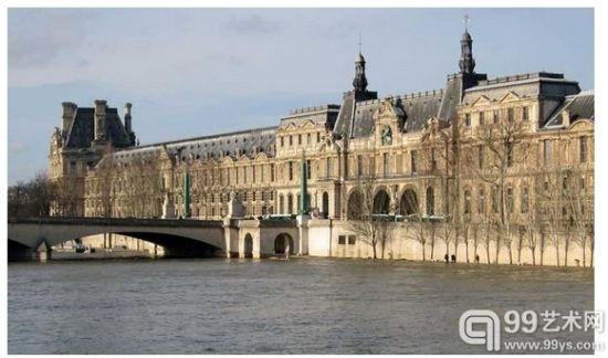 位于法国巴黎市中心塞纳河北岸（右岸）的卢浮宫