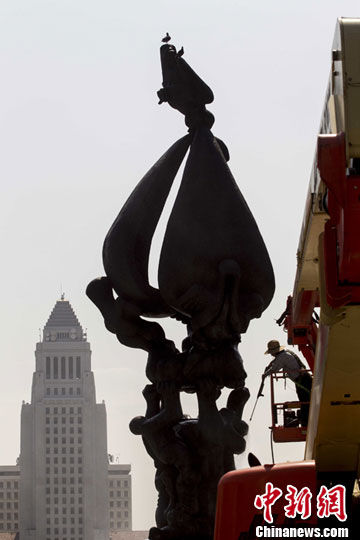 雕塑地球的和平