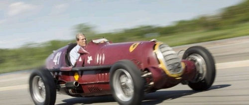  这款赛车曾是墨索里尼治下的意大利赛车队与纳粹德国赛车队竞争的产物，近80年后的今天依状态良好(网页截图)