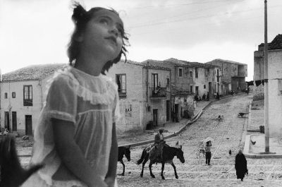 塞尔吉奥·拉兰作品，1959年摄于意大利西西里大区科尔莱奥内主街道