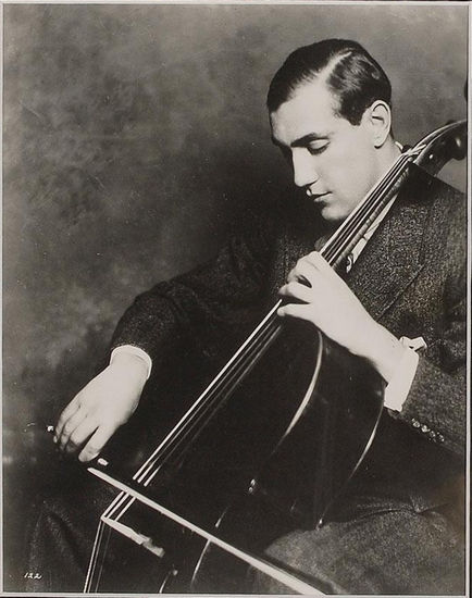 属于已故的俄罗斯裔美国籍大提琴家格雷戈尔·皮亚蒂戈尔斯基（Gregor Piatigorsky）的艺术品藏品由于佳士得仓储保管不力，在2012年10月的桑迪飓风中发生了严重损坏，损失将由保险公司进行赔偿。