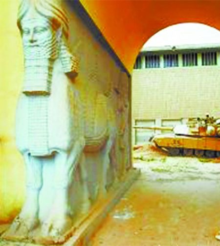 美坦克进入伊拉克博物馆。