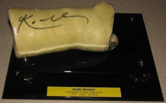 科比签名石膏：飞侠的签名护具你心动吗