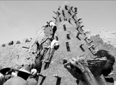 正在修复中的津加里贝尔清真寺