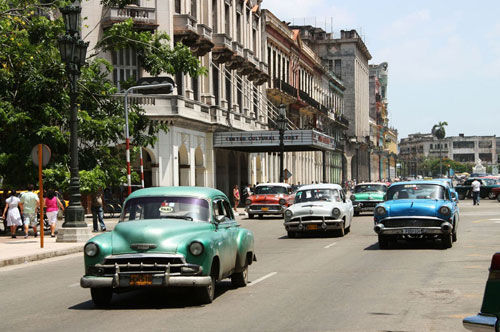 美国古董轿车古巴充当出租车
