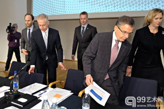 2012年1月10日，芬兰与古根海姆博物馆的两方代表出席一场新闻发布会
