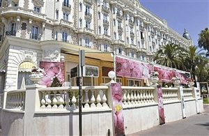 此次珠宝大劫案发生在戛纳的卡尔顿酒店