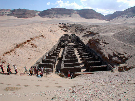 哈瓦斯主持埃及文物工作时期的埃及考古发掘现场。