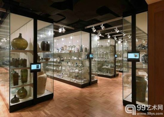 纽约大都会艺术博物馆的透明储藏柜