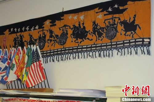 图为温哥华中华文化中心的中国兵家文化挂毯