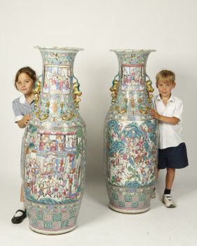 这对高1.5米的瓷瓶为清道光年间古董