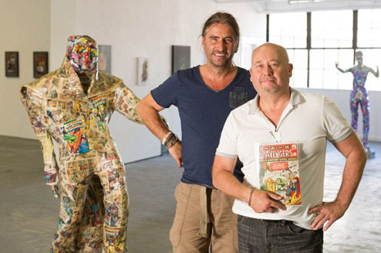 艺术家与用漫画书打造另类的雕塑