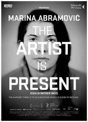 《玛瑞娜·阿布拉莫维奇：艺术家在场》
