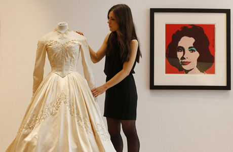 伊丽莎白·泰勒的首件婚纱