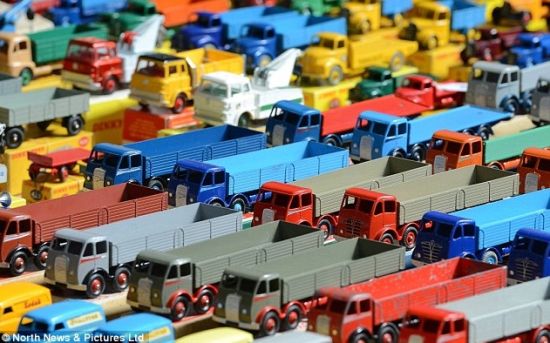 英收藏60年玩具车将高价出售