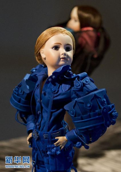 加拿大皇家安大略博物馆展出时装玩偶