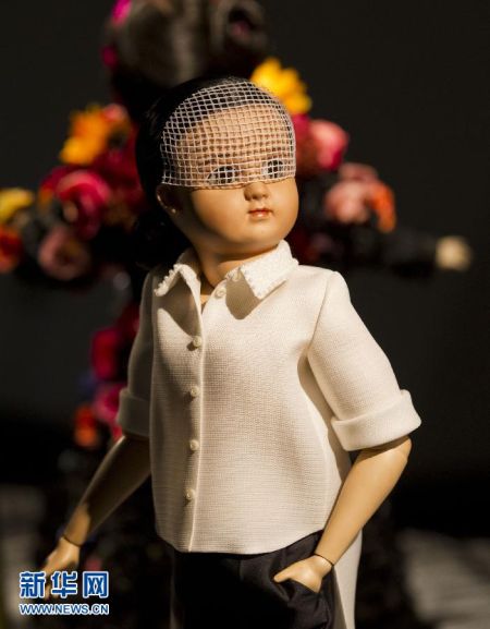 这是6月14日在加拿大多伦多的皇家安大略博物馆拍摄的时装玩偶“模特”。新华社发(邹峥摄)