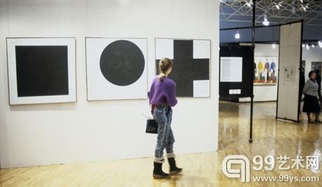 冈察洛娃和马列维奇的赝品油画