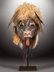 即将在本月巴黎拍卖会上出售的霍皮族神圣面具。
