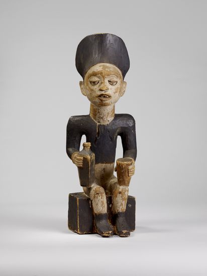 刚果族墓主雕像