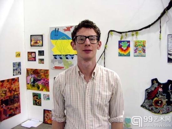 柏林市民一早就在艺术中心门口排起长队“送画”