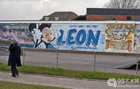 英艺术家高墙上作画缅怀癌症男童