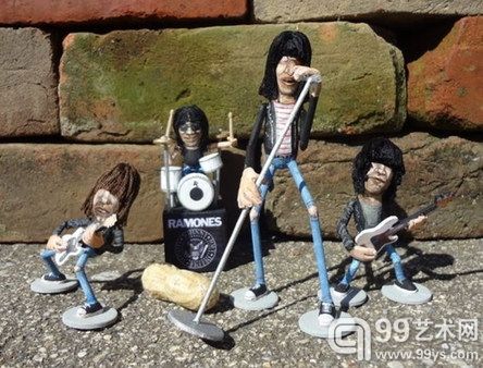 美国艺术家花生壳作名人画