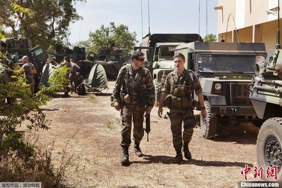 法国地面部队在马里展开军事行动