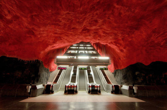 斯德哥尔摩地铁：洞穴里的艺术长廊