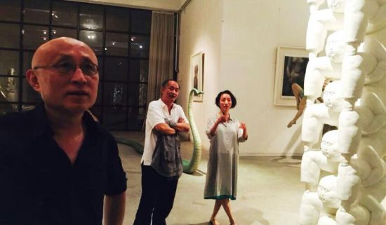 南京国际美术展策展人俞可拜访艺术家向京