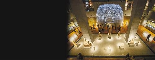6月13日，大足石刻博物馆，众多游客在此参观。见习记者 谢智强 摄  