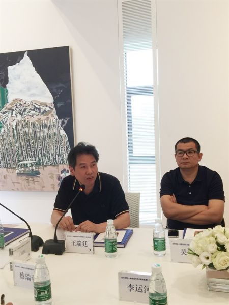 “年代书写——中国当代艺术邀请展”研讨会现场，批评家王端廷先生发言。