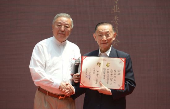 梅葆玖受聘担任中国非物质文化遗传发展促进会的荣誉会长