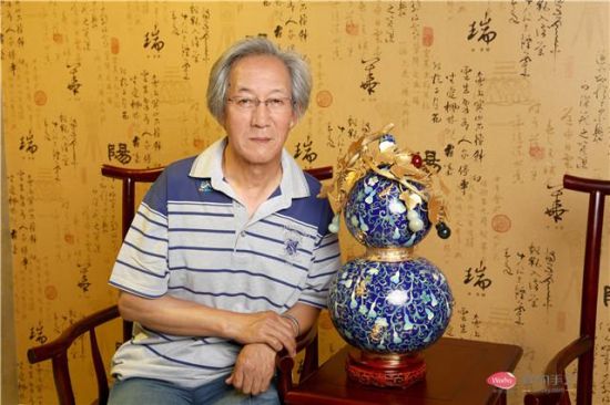 霍铁辉，中国工艺美术大师，被海内外工艺美术界尊为“珐琅界最具影响力的大师”