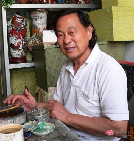 米振雄 　　中国工艺美术大师，珐琅工艺前辈泰斗，作品被作为国礼，陈列于国内外众多著名建筑内