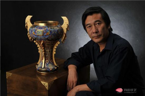 张向东，河北省一级工艺美术大师，被誉为“中国景泰蓝仿古先行人”