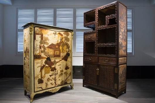 左起：路易十五至路易十六时期漆木书柜； 紫檀黑漆描金多宝格