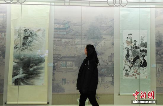 2月17日，百余件带有“羊”元素的文物在吉林省博物院展出。