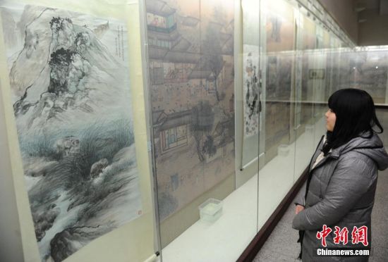 2月17日，百余件带有“羊”元素的文物在吉林省博物院展出。