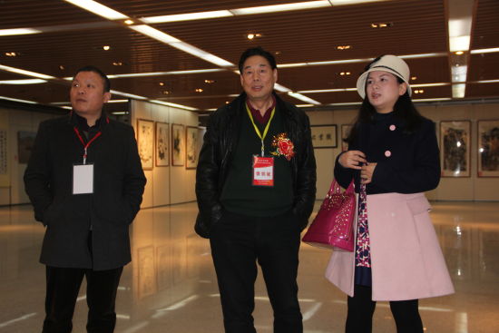 中国美术家协会理事 国家一级美术师苗再新参观画展