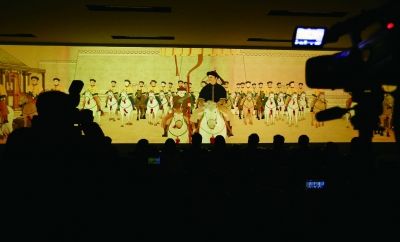 动画版《乾隆南巡图》立体展示了乾隆皇帝出游南巡的盛大场面。  本报记者 卢旭 摄