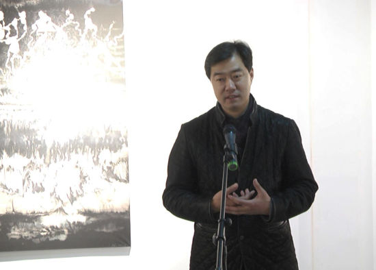 1月1日下午，画家尚春先生在开幕式上致答谢辞